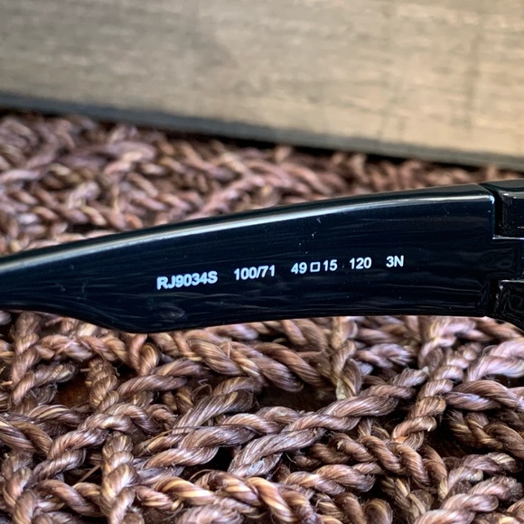 Ray-Ban Junior sunglasses with soft case - Picture 4 of 4